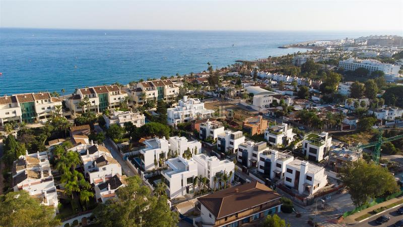 Foto 5a72d66a-c8ef-487b-8a09-d6279ec83be1. Casa moderna villa ubicada en rio verde playa, milla de oro , a sólo 100 metros de la playa en Marbella