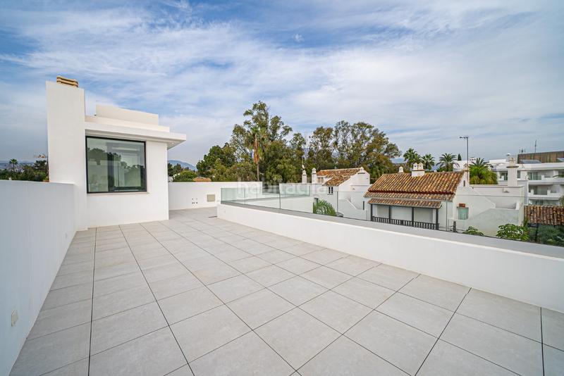 Foto 7bc65c78-42b4-41a0-a908-ca61ce0084ee. Casa moderna villa ubicada en rio verde playa, milla de oro , a sólo 100 metros de la playa en Marbella