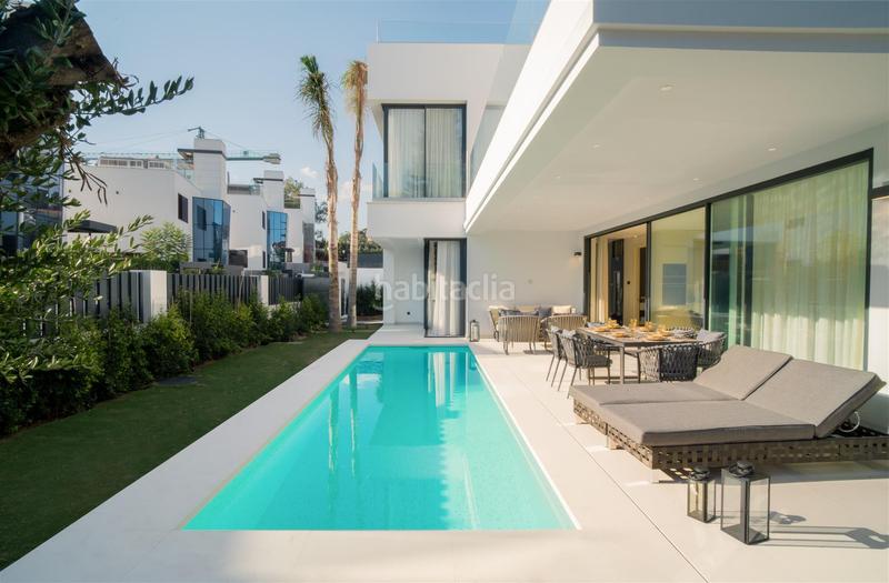Foto e265e327-91c4-42a2-9552-cf55bac0eb1c. Casa moderna villa ubicada en rio verde playa, milla de oro , a sólo 100 metros de la playa en Marbella