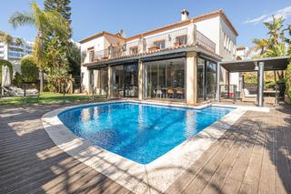 Casa a Guadalmina Alta. Estupenda villa de estilo clásico en guadalmina alta, cerca de s