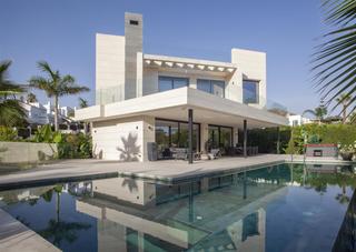 Casa en Aloha. Fantástica villa contemporánea con vistas a la montaña en parcel