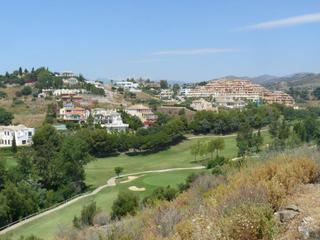 Terrain résidentiel à Elviria. Parcela urbana en elviria, al lado de uno de los mejores campos