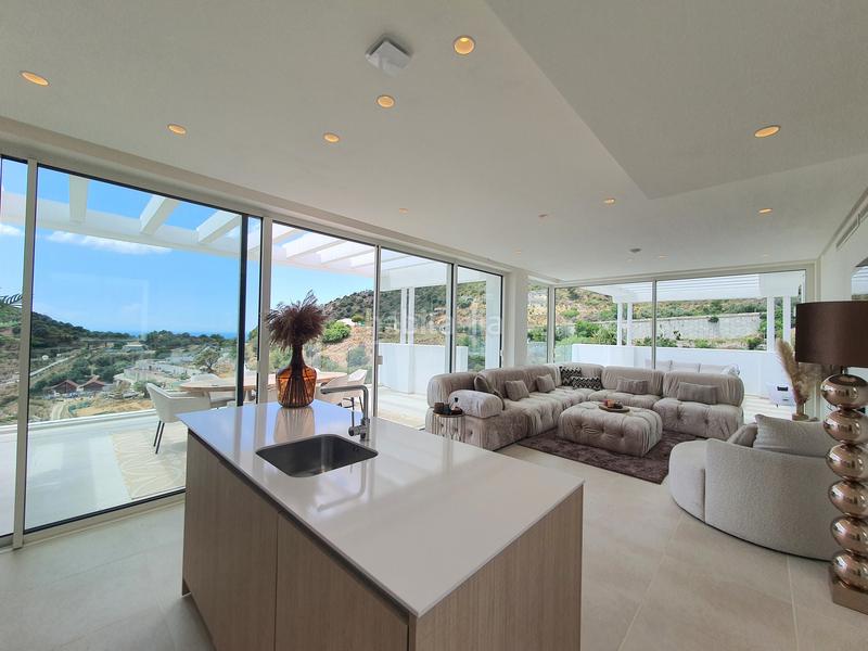 Foto 9dbb3ad1-7790-425d-9fd0-327d806e7028. Ático lujoso ático en una exclusiva urbanización en la zona norte de marbella, en palo alto en Ojén