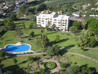 Loft a Aloha. Precioso estudio cerca del campo de golf en nueva andalucía, mar
