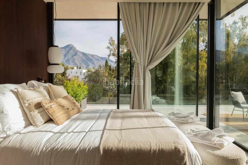 Foto ed249e1e-bbb3-4177-9b64-d9732a688806. Casa magnífica villa de 6 dormitorios situada en el corazón del valle del golf de nueva andalucía, la cerquilla, en Marbella