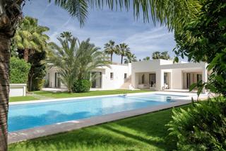 Casa a Marbesa. Increíble villa muy lujosa ubicada a sólo unos pasos de la playa