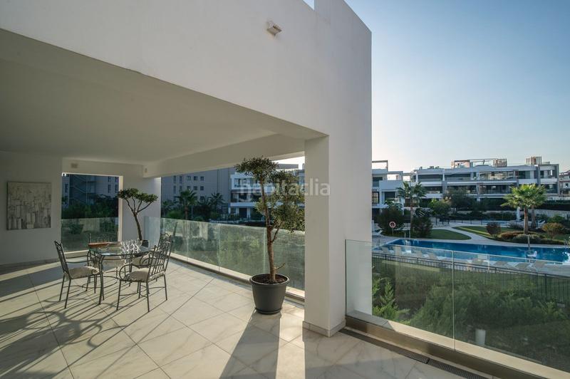 Foto 46755f88-5cd1-4940-9d3a-098369570ce0. Alquiler ático fantástico dúplex orientado al sur con espectaculares vistas al mar en Cancelada, en Estepona
