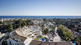 Apartament a Nueva Andalucía centro. Lujoso apartamento totalmente reformado y amueblado con mucho gu