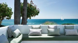 Apartamento en Puente Romano. Espectacular y lujoso apartamento en primera linea de playa en l