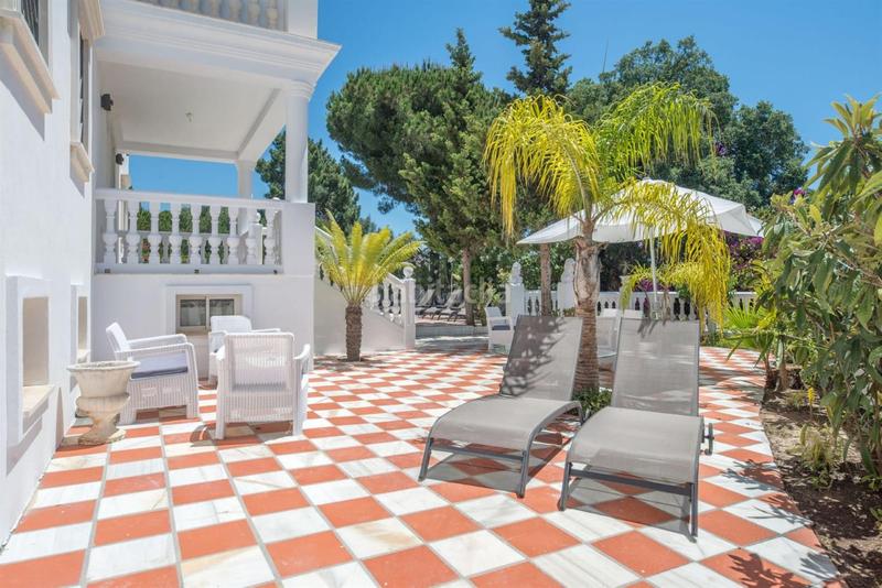 Foto 1325c3ff-aab0-46fc-8809-f7385b0eb499. Casa fantástica villa de estilo clásico en la prestigiosa urbanización de Hacienda Las Chapas, este en Marbella