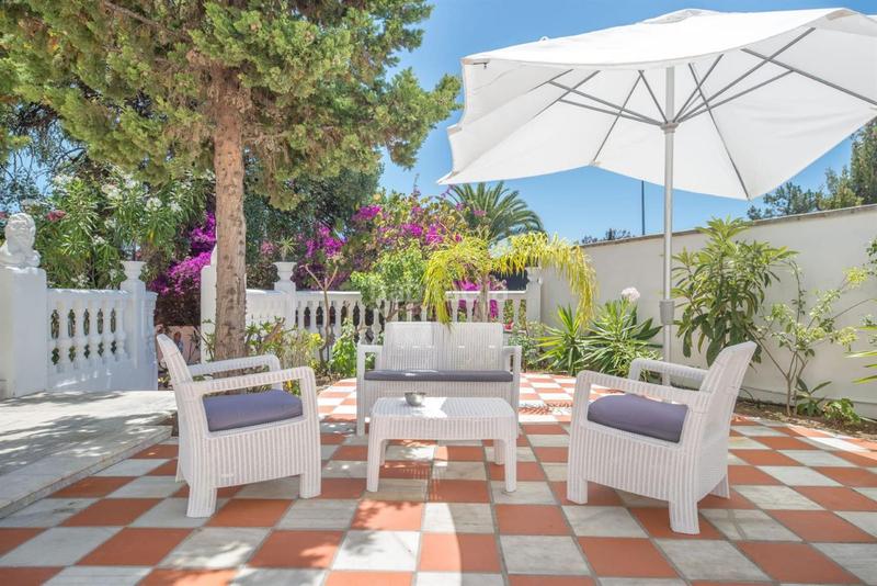 Foto 37eb88a9-d1ec-4890-a3b2-3eb23344b36e. Casa fantástica villa de estilo clásico en la prestigiosa urbanización de Hacienda Las Chapas, este en Marbella