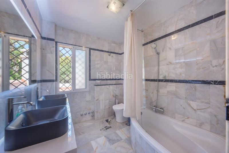 Foto 3aba1d50-c081-4105-92b6-382ef8da6fbd. Casa fantástica villa de estilo clásico en la prestigiosa urbanización de Hacienda Las Chapas, este en Marbella