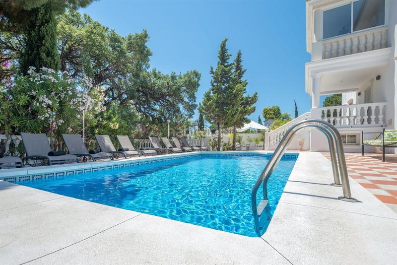 Foto 54c84de2-9677-4e68-9b55-30967e5bff85. Casa fantástica villa de estilo clásico en la prestigiosa urbanización de Hacienda Las Chapas, este en Marbella