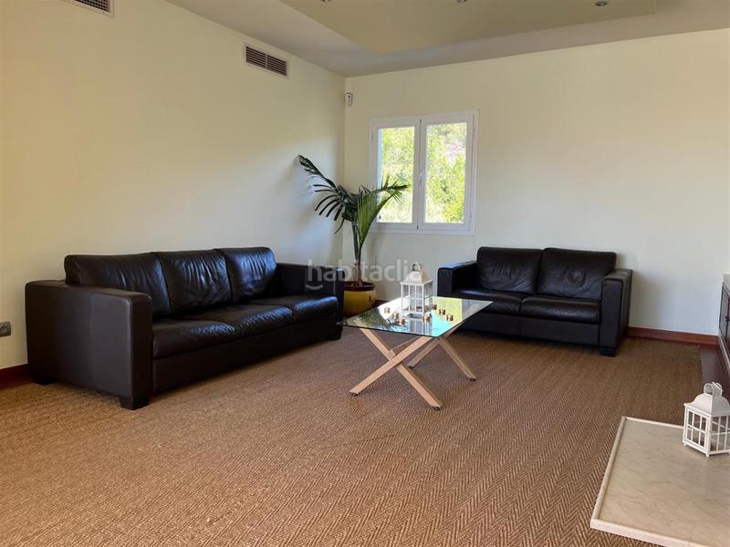 Foto 2179d53e-cece-4477-b7f7-c8789c4b7d91. Ático fantástico ático dúplex con orientación sur en una bonita urbanización en la zona de nageles, en Marbella