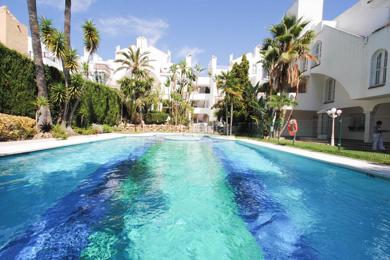 Foto 55939321-aaf5-4a51-8435-d8aa7878280d. Ático fantástico ático dúplex con orientación sur en una bonita urbanización en la zona de nageles, en Marbella