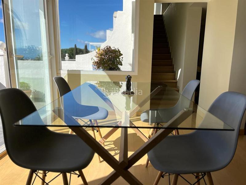 Foto 615df31e-fa00-41a7-a637-ee91713da52f. Ático fantástico ático dúplex con orientación sur en una bonita urbanización en la zona de nageles, en Marbella
