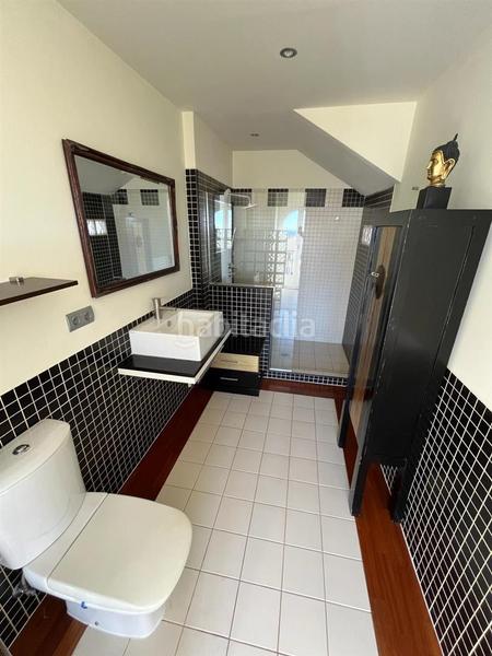 Foto c073d927-f670-449c-bf33-ea8391433761. Ático fantástico ático dúplex con orientación sur en una bonita urbanización en la zona de nageles, en Marbella
