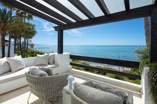Appartement à Puente Romano. Espectacular y lujoso apartamento en primera línea de playa en l