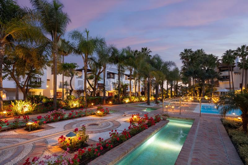 Foto 079a0ae9-a8c5-461a-a7ed-0f572668b884. Apartamento espectacular y lujoso apartamento en primera línea de playa en la zona más exclusiva , Puente Romano en Marbella