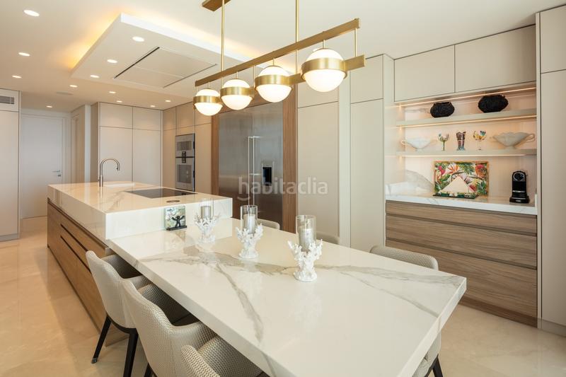 Foto 47ef693a-1c24-4658-b340-0cd6f7cf6d5c. Apartamento espectacular y lujoso apartamento en primera línea de playa en la zona más exclusiva , Puente Romano en Marbella