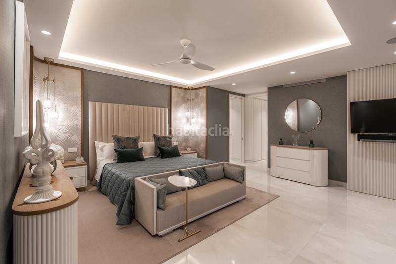 Foto 4d0d7619-7fc7-466d-978d-6a36e982eb71. Apartamento espectacular y lujoso apartamento en primera línea de playa en la zona más exclusiva , Puente Romano en Marbella