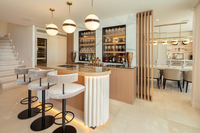 Foto 5713e561-d7a7-4735-bdb0-cebb84d7927d. Apartamento espectacular y lujoso apartamento en primera línea de playa en la zona más exclusiva , Puente Romano en Marbella