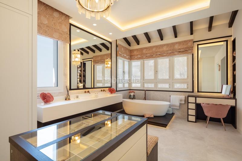 Foto 892e70e1-c958-4114-8553-879ee00424f1. Apartamento espectacular y lujoso apartamento en primera línea de playa en la zona más exclusiva , Puente Romano en Marbella