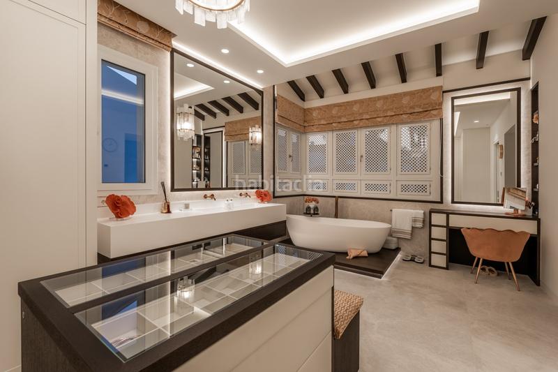 Foto a84c07f5-0c9e-4fdb-b462-d6759d7b43df. Apartamento espectacular y lujoso apartamento en primera línea de playa en la zona más exclusiva , Puente Romano en Marbella