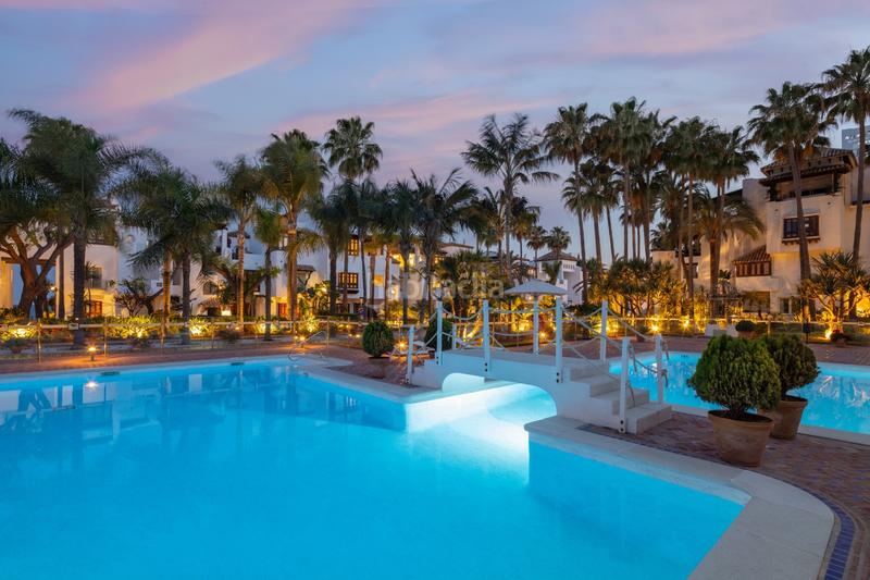 Foto b1db5725-a15d-425d-8c4d-52531010b660. Apartamento espectacular y lujoso apartamento en primera línea de playa en la zona más exclusiva , Puente Romano en Marbella