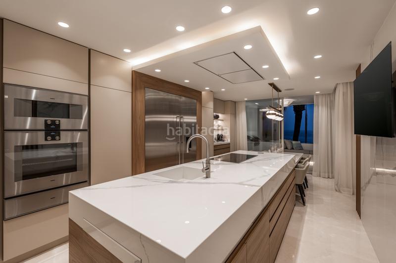 Foto d87e6c4a-ab25-43e4-a247-ccb26f6218f0. Apartamento espectacular y lujoso apartamento en primera línea de playa en la zona más exclusiva , Puente Romano en Marbella