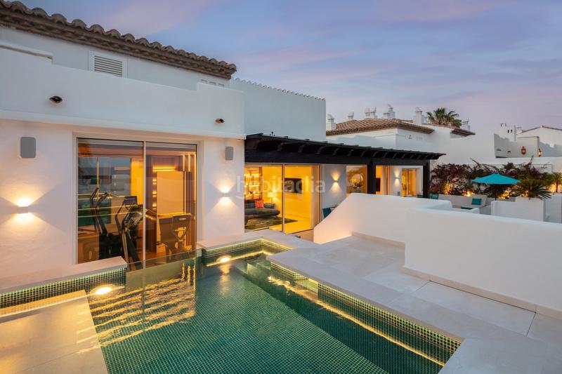 Foto e7cd5d43-5677-4caf-8372-84c5293932fe. Apartamento espectacular y lujoso apartamento en primera línea de playa en la zona más exclusiva , Puente Romano en Marbella