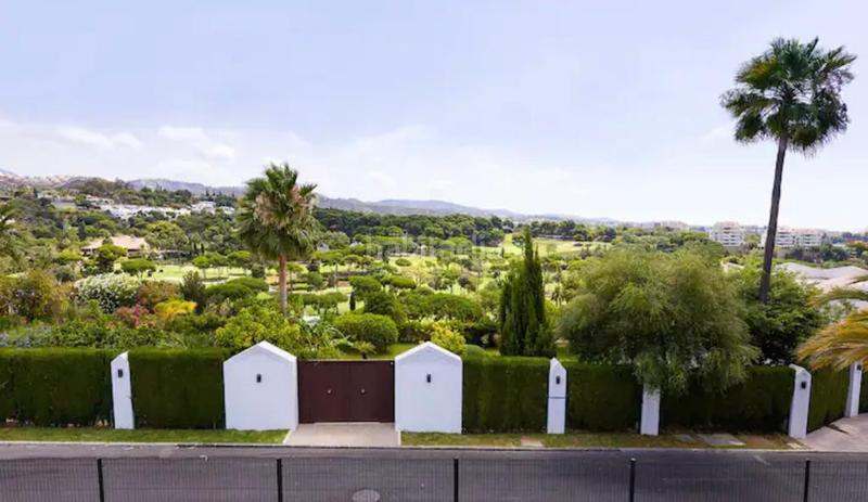 Foto c2040b9d-e90e-4856-8b51-d66403e879e7. Lloguer casa amb aparcament piscina a Río Real Marbella