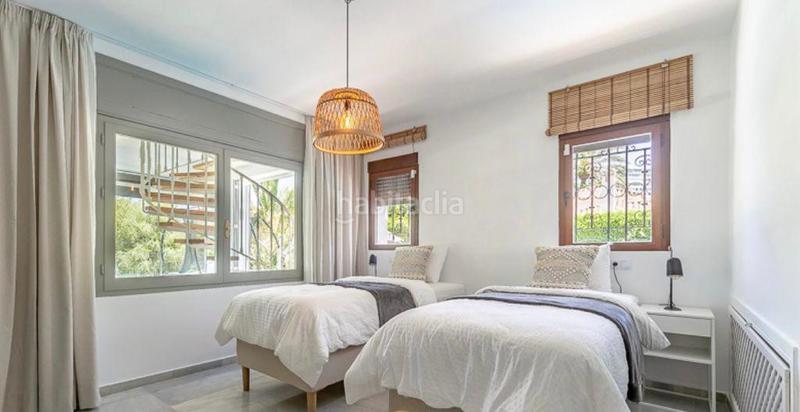 Foto f26d0860-0d3a-4ff8-8eac-61f595fa7456. Lloguer casa amb aparcament piscina a Río Real Marbella