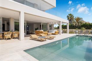 Maison à Nueva Alcántara. Villa de obra nueva y estilo moderno con muy buenas calidades ju