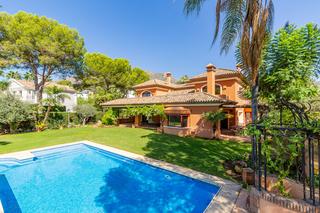 Casa a Sierra Blanca. Espectacular villa de estilo clásico en altos reales, milla de o