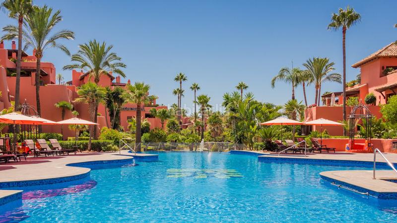 Foto 4a4c3ab8-74f3-4054-a153-e5ecec1f0fc5. Planta baja lujoso apartamento en planta baja de 3 dormitorios en primera línea de playa, nueva milla de oro, en Estepona