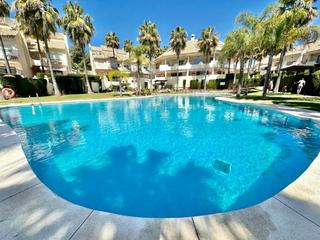 Casa adossada a Costabella. Exclusiva casa adosada en urbanización de lujo en marbella este