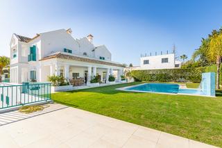 Casa a Huerta Belón - Calvario. Espectacular villa de estilo mediterráneo rodeada de todos los s