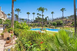Planta baixa en Lomas de Marbella Club. Amplio y gran apartamento de planta baja en las cascadas, milla