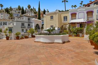 Reihenhaus in La Quinta. Fantástica casa adosada en la cotizada comunidad de la perla de