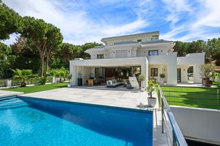 Casa a Hacienda Las Chapas. Excepcional villa de 6 dormitorios en la exclusiva urbanización