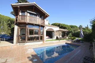 Casa a Cabopino - Artola. Bonita casa con muchas posibilidades con vistas al mar, muy cerc