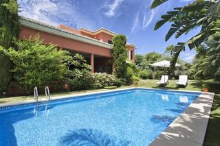 Lloguer Casa a Lomas de Marbella Club. Impresionante villa para alquiler en inmejorable situación en al
