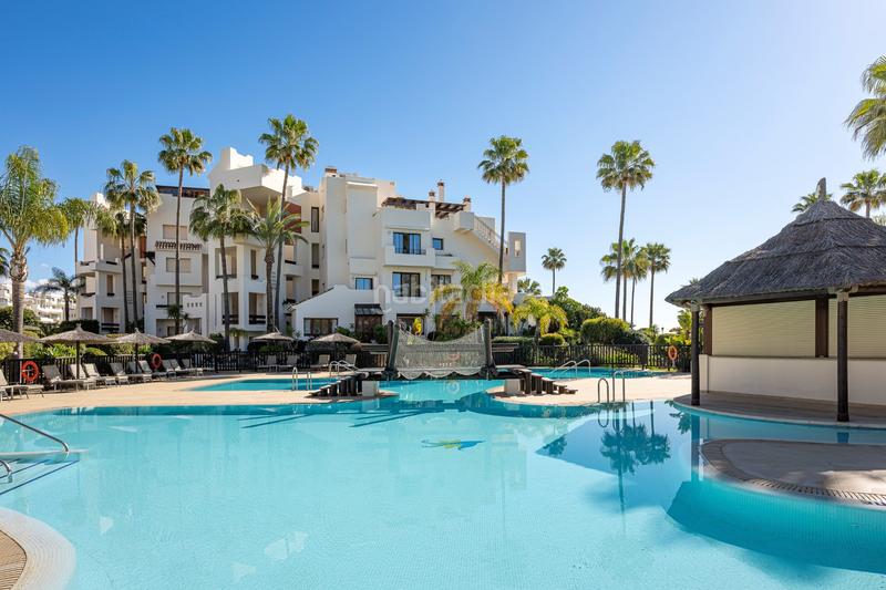 Foto 32845e4b-372e-40c4-a3ae-3051e873234b. Apartamento lujoso apartamento en primera línea de playa con increíbles vistas en bahía dEl Velerín, en Estepona