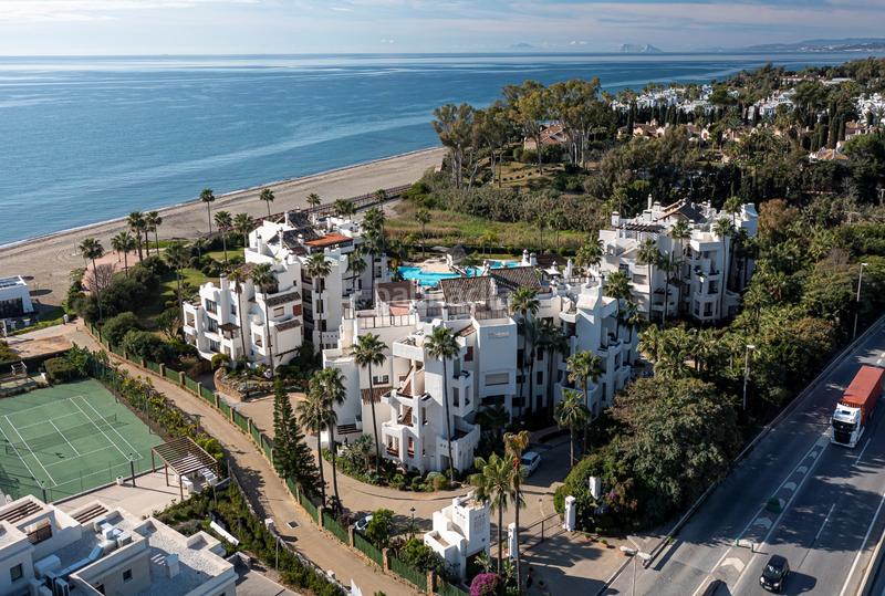 Foto 42d15ef4-4c8d-4f59-a5d6-89479db93b10. Apartamento lujoso apartamento en primera línea de playa con increíbles vistas en bahía dEl Velerín, en Estepona
