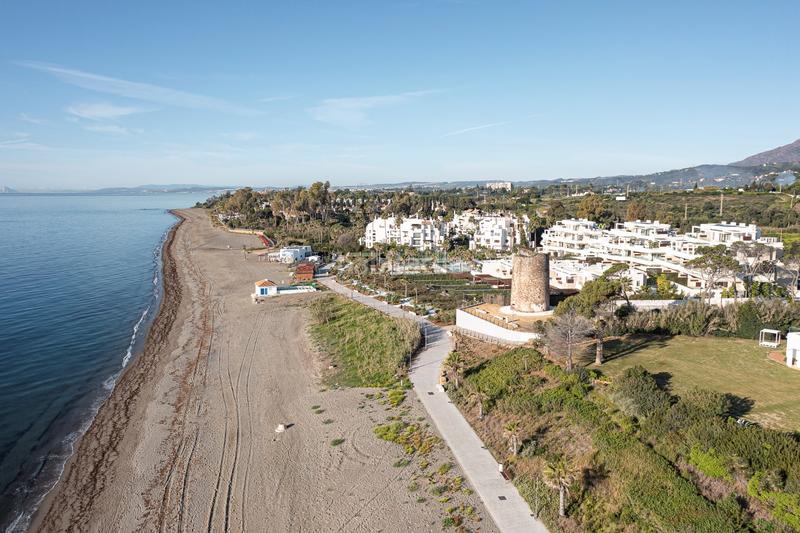 Foto dc59f1c3-24ca-4711-9705-d66d115a97c1. Apartamento lujoso apartamento en primera línea de playa con increíbles vistas en bahía dEl Velerín, en Estepona