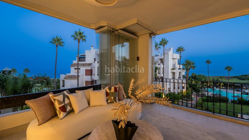 Foto e4dc75b1-5ac4-44e5-b538-ea91bc3f5d38. Apartamento lujoso apartamento en primera línea de playa con increíbles vistas en bahía dEl Velerín, en Estepona