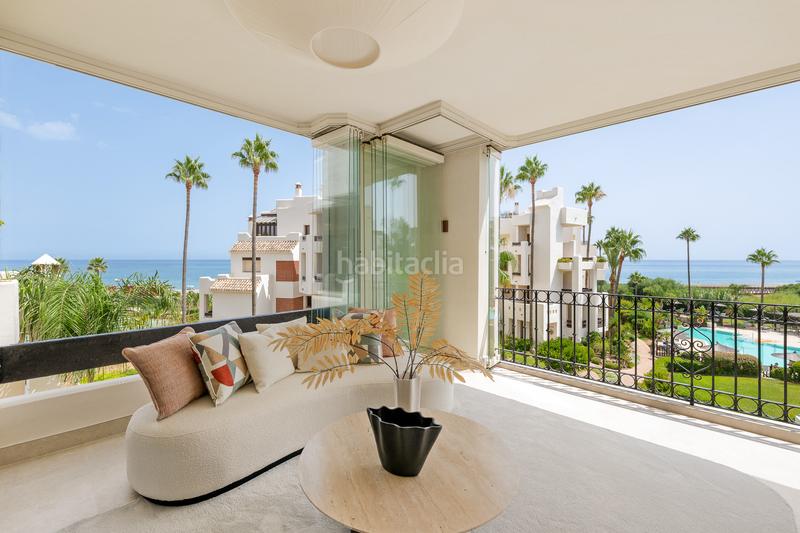 Foto ed49b718-2464-40bc-9779-1c2dfc93d804. Apartamento lujoso apartamento en primera línea de playa con increíbles vistas en bahía dEl Velerín, en Estepona