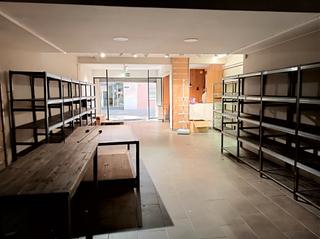 Location Local commercial  Carrer de l'església. Local de 334 m2 en calle peatonal