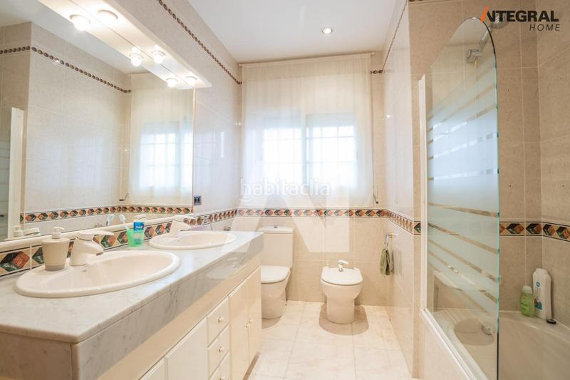 Foto 09388b4e-586d-471f-93bf-0275f1704e83. Chalet mit heizung parking pool in Zona Alta Premià de Mar